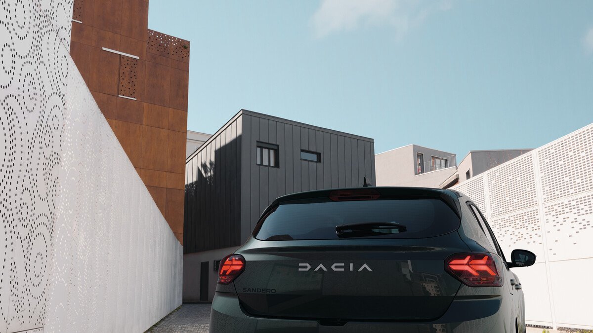 Dos coches ECO de menos de 15.000 euros: Dacia Sandero ECO-G y Fiat Panda Hybrid