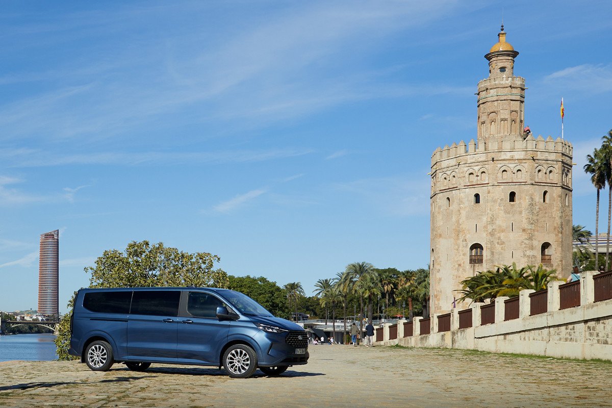 Prueba y opinión del nuevo Ford Tourneo Custom: nueve plazas, versátil y etiqueta Cero