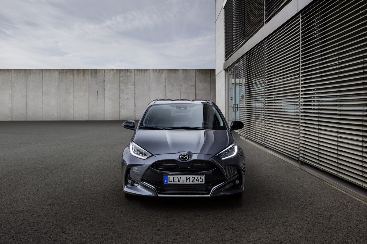 Primeras imágenes y datos del próximo Mazda 2: con el motor híbrido del Yaris