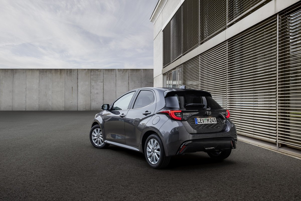 Primeras imágenes y datos del próximo Mazda 2: con el motor híbrido del Yaris