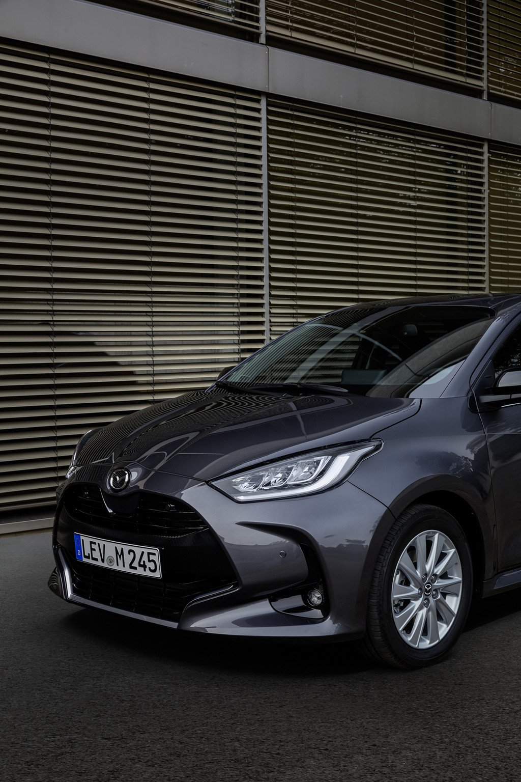 Primeras imágenes y datos del próximo Mazda 2: con el motor híbrido del Yaris