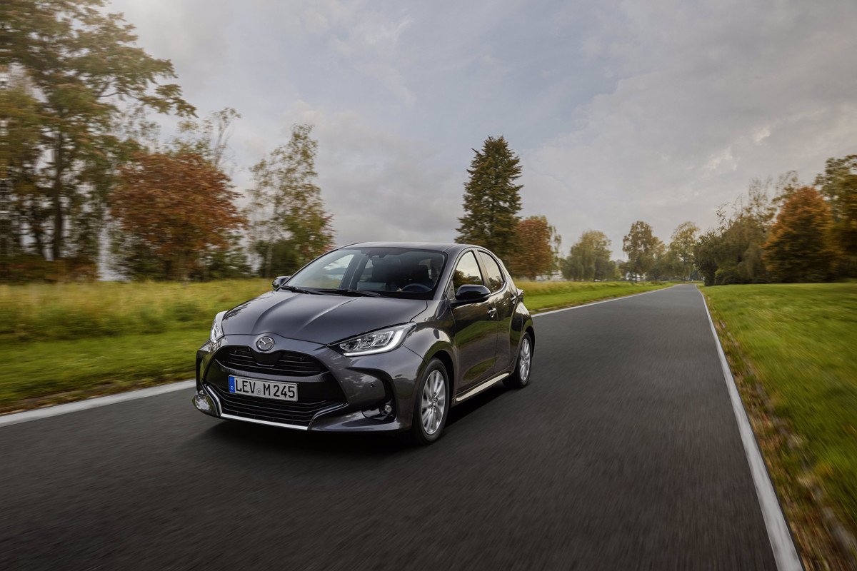 Primeras imágenes y datos del próximo Mazda 2: con el motor híbrido del Yaris