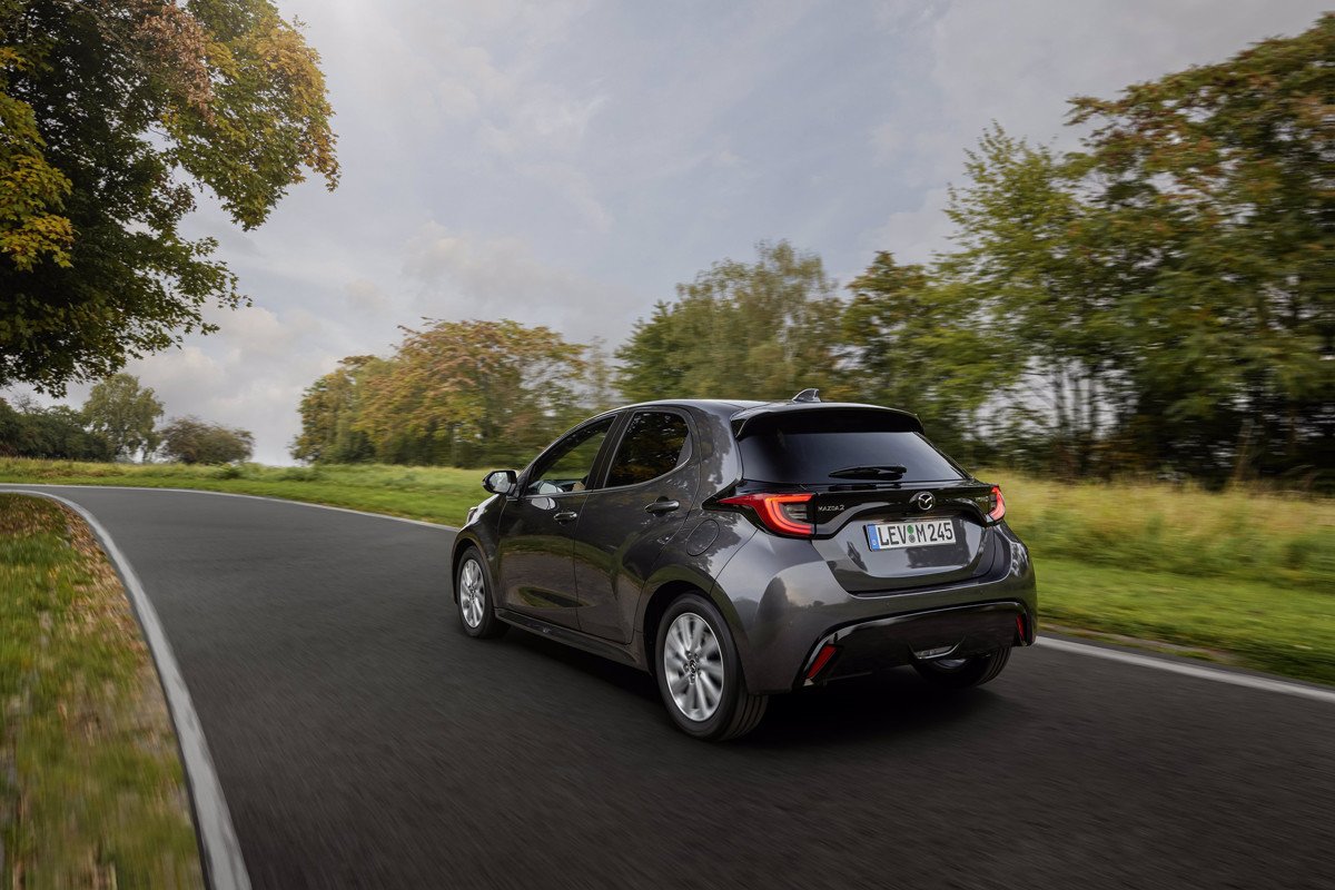 Primeras imágenes y datos del próximo Mazda 2: con el motor híbrido del Yaris