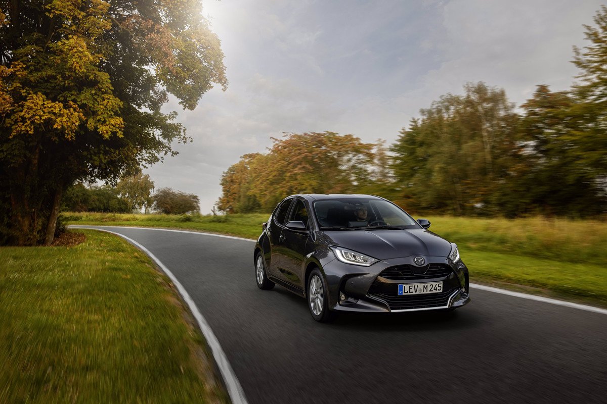 Primeras imágenes y datos del próximo Mazda 2: con el motor híbrido del Yaris