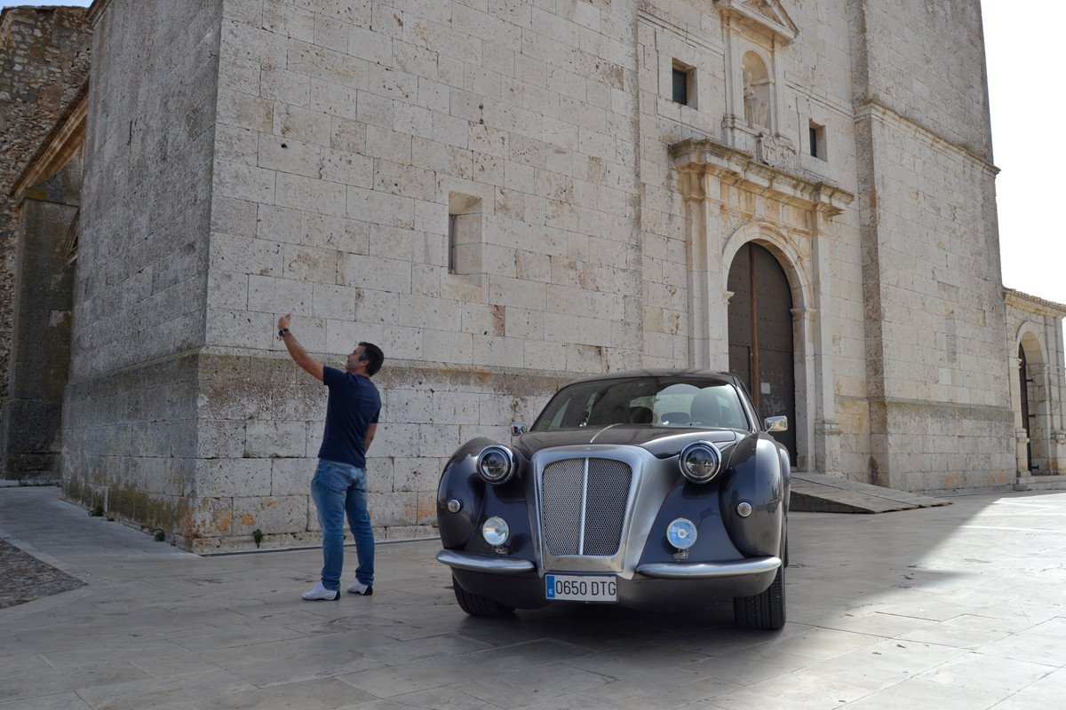 Prueba Hurtan Author: a los mandos de un coche artesanal