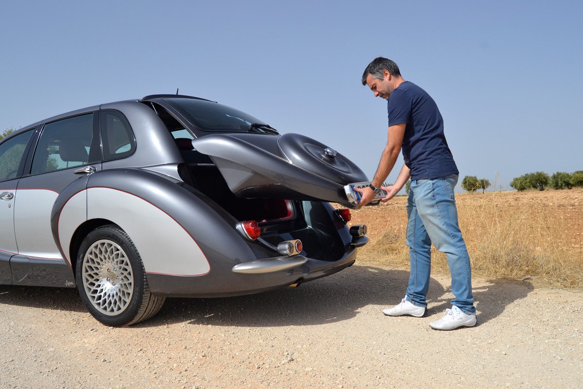 Prueba Hurtan Author: a los mandos de un coche artesanal