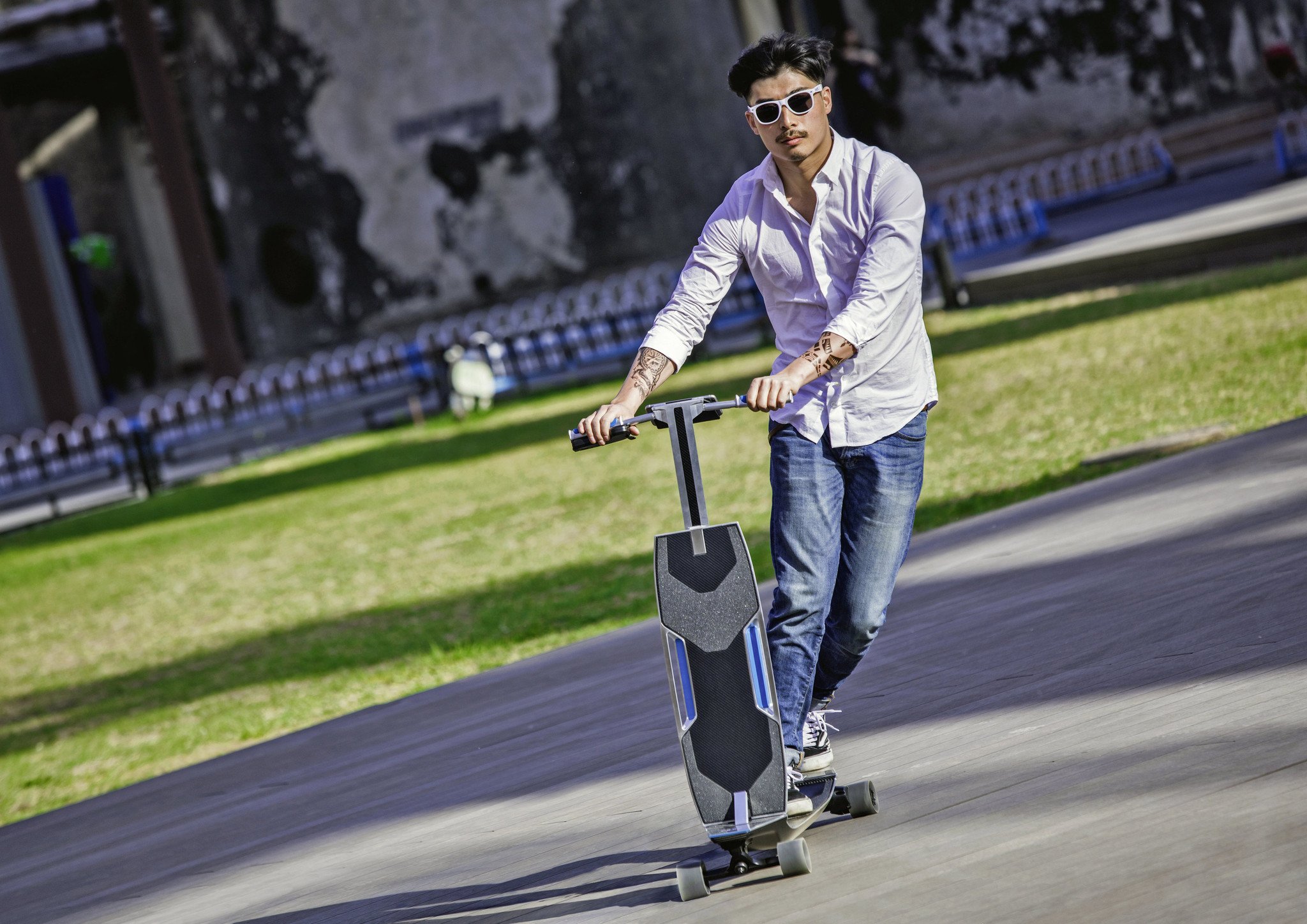 Audi connected mobility concept: un Audi Q3 con “patinete”