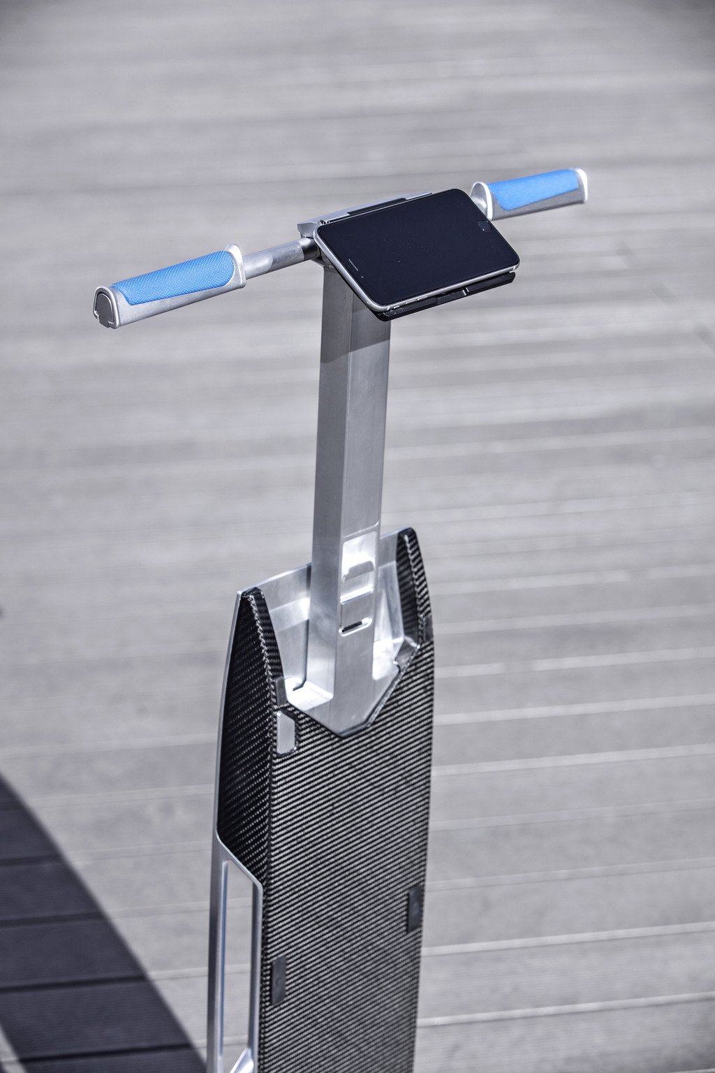 Audi connected mobility concept: un Audi Q3 con “patinete”