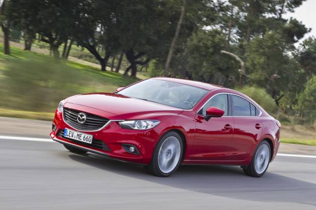 Mazda mejora sus luces largas de tipo LED