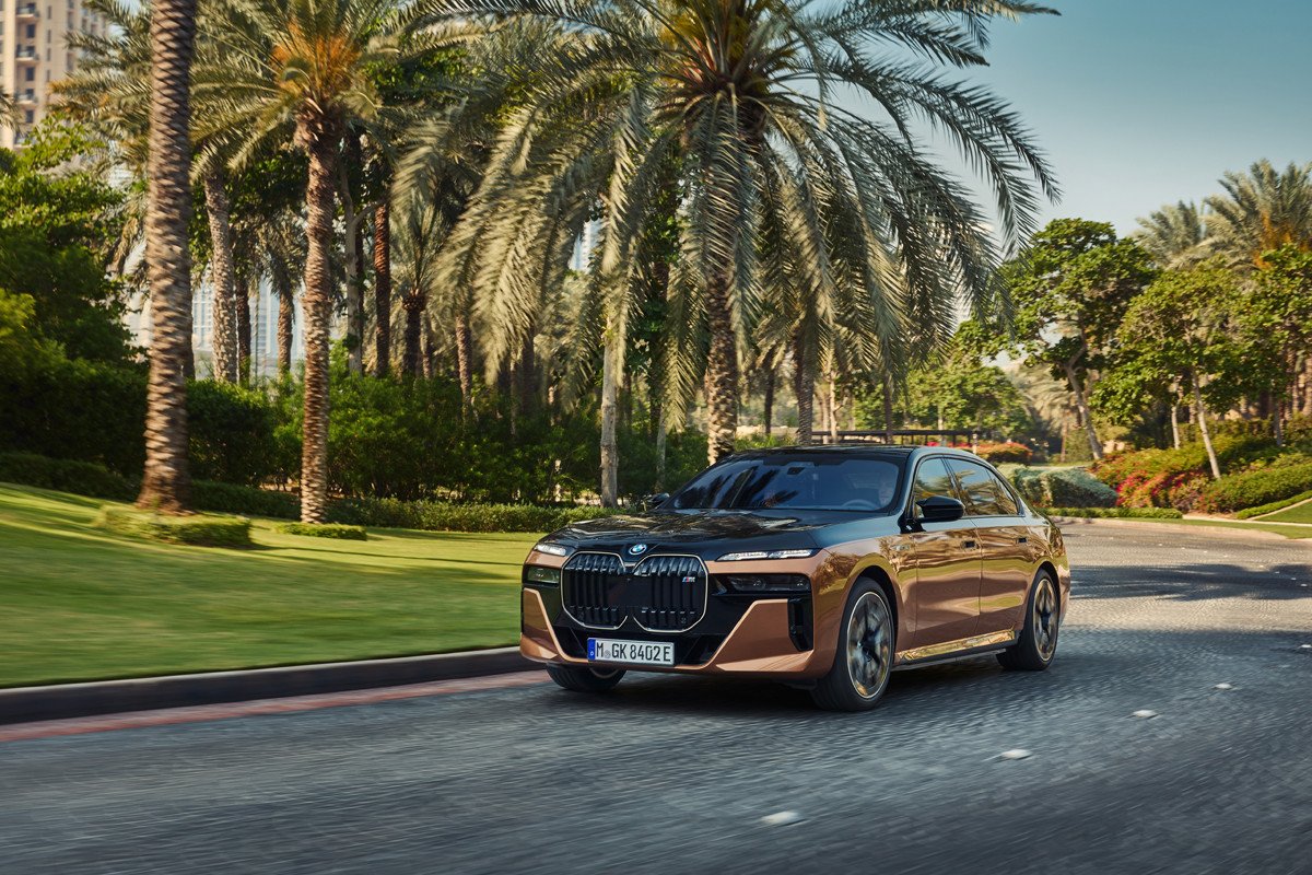 BMW i7 M70