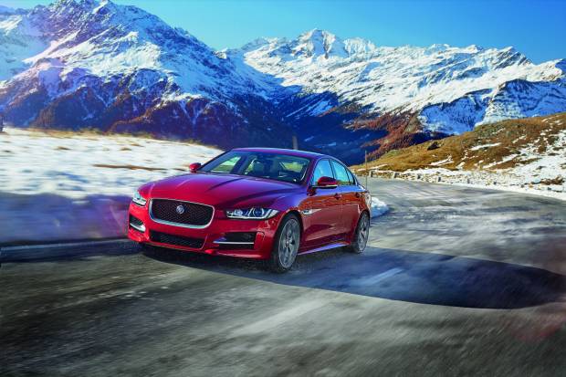 El Jaguar XE, ahora con tracción total y compatible con el Apple watch