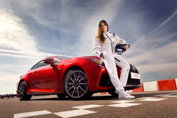Adriana Ugarte prueba el Lexus RC F