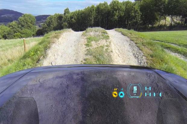 Land Rover crea un sistema de visión a través del capó