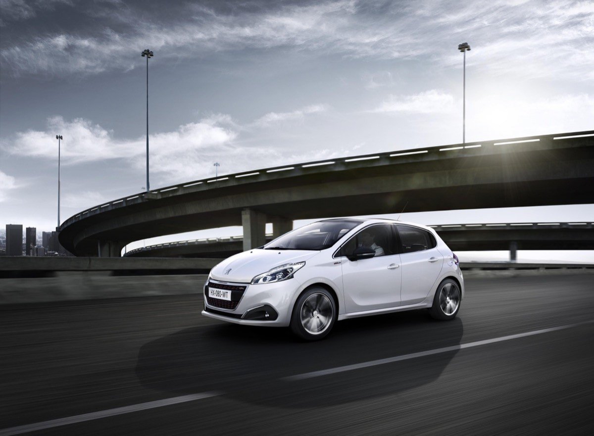 La familia GT Line de Peugeot se amplía con el Peugeot 208