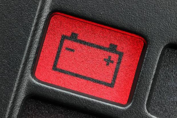 ¿Cuánto dura la batería de un coche sin arrancar?