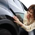 Tengo desperfectos en mi coche de renting: ¿debería repararlo antes de devolverlo?