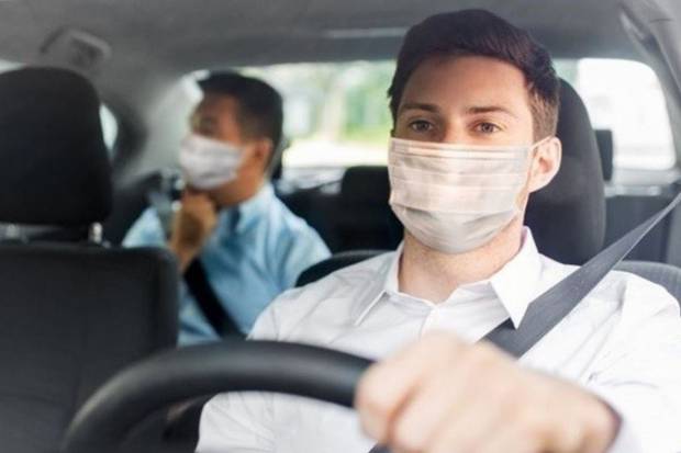 ¿Cuántas personas pueden ir en un coche? ¿Hay alguna limitación?