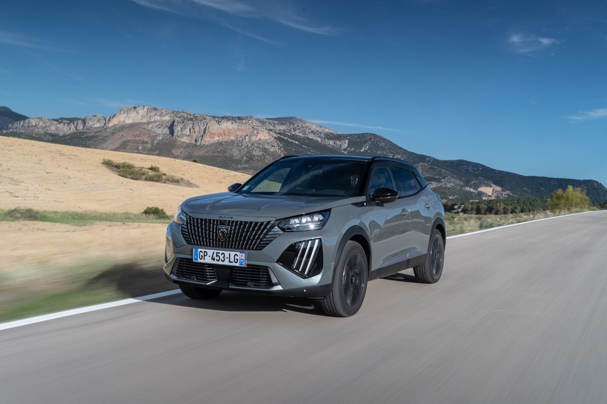 Prueba Peugeot e-2008: analizamos a fondo su nuevo motor eléctrico más potente