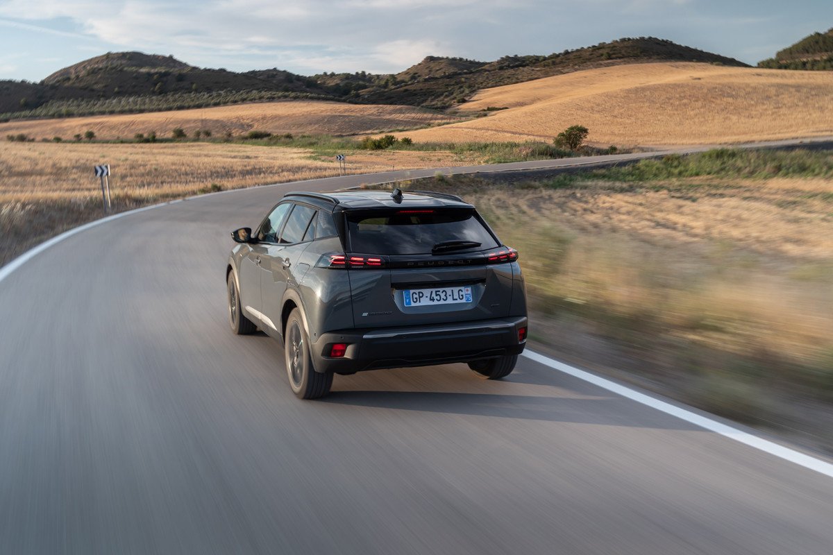 Prueba Peugeot e-2008: analizamos a fondo su nuevo motor eléctrico más potente