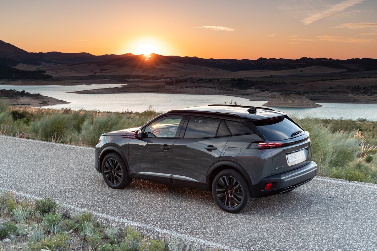 Prueba Peugeot e-2008: analizamos a fondo su nuevo motor eléctrico más potente