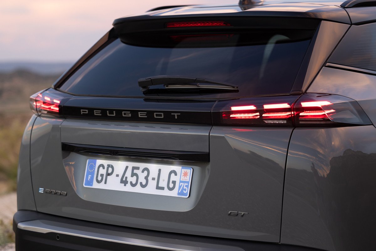Prueba Peugeot e-2008: analizamos a fondo su nuevo motor eléctrico más potente