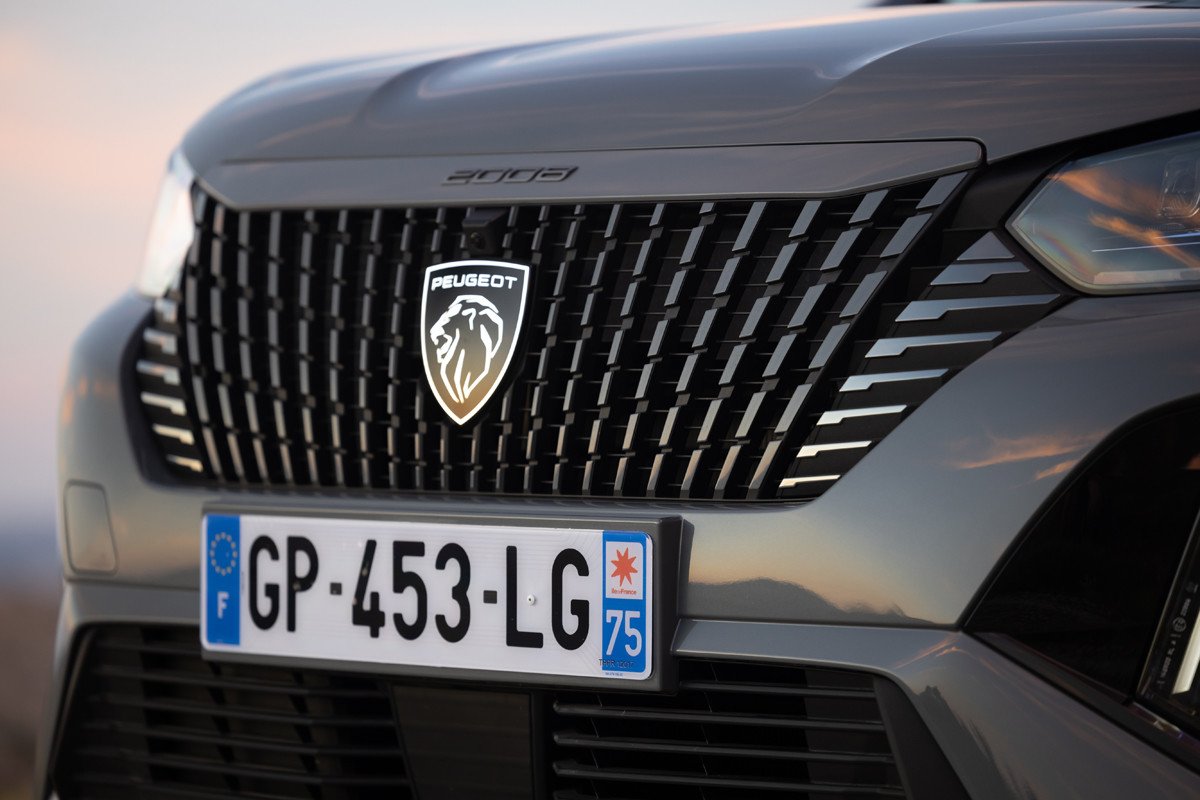 Prueba Peugeot e-2008: analizamos a fondo su nuevo motor eléctrico más potente