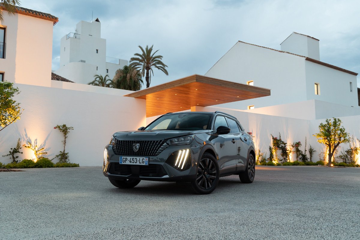 Prueba Peugeot e-2008: analizamos a fondo su nuevo motor eléctrico más potente