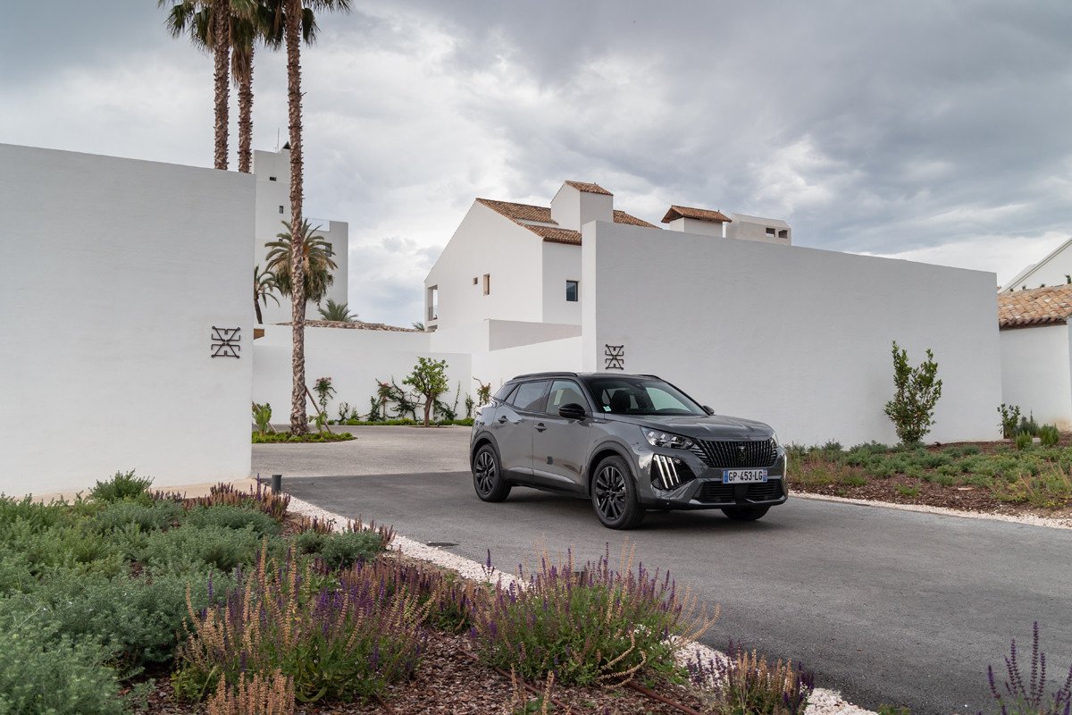 Prueba Peugeot e-2008: analizamos a fondo su nuevo motor eléctrico más potente