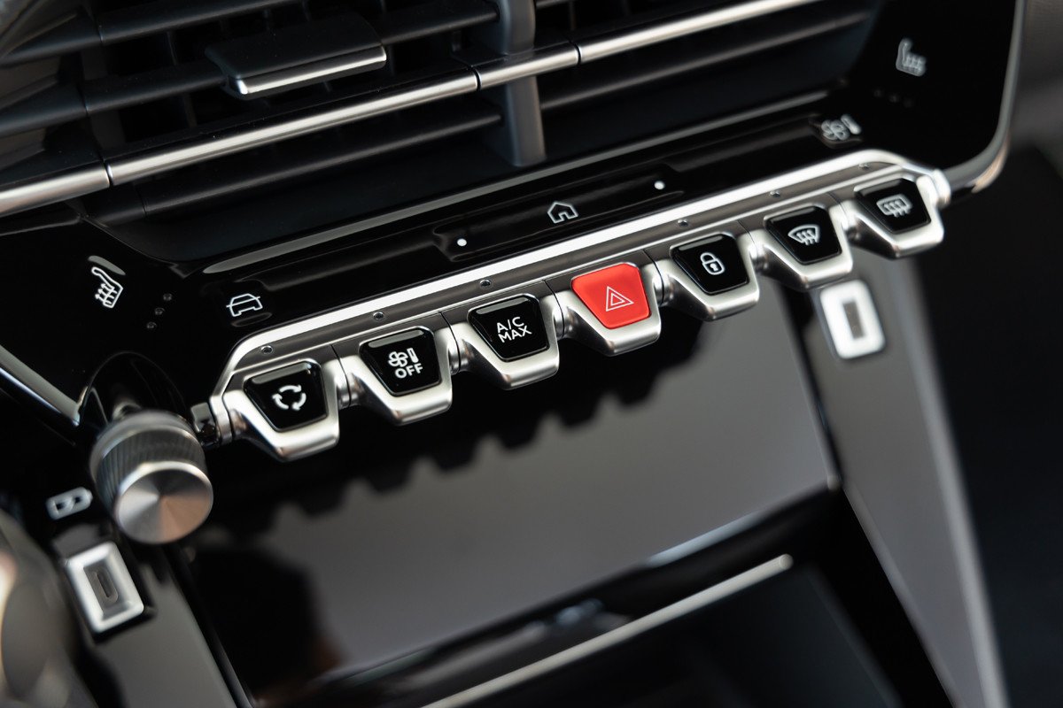 Prueba Peugeot e-2008: analizamos a fondo su nuevo motor eléctrico más potente