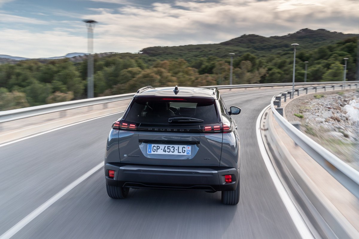 Prueba Peugeot e-2008: analizamos a fondo su nuevo motor eléctrico más potente