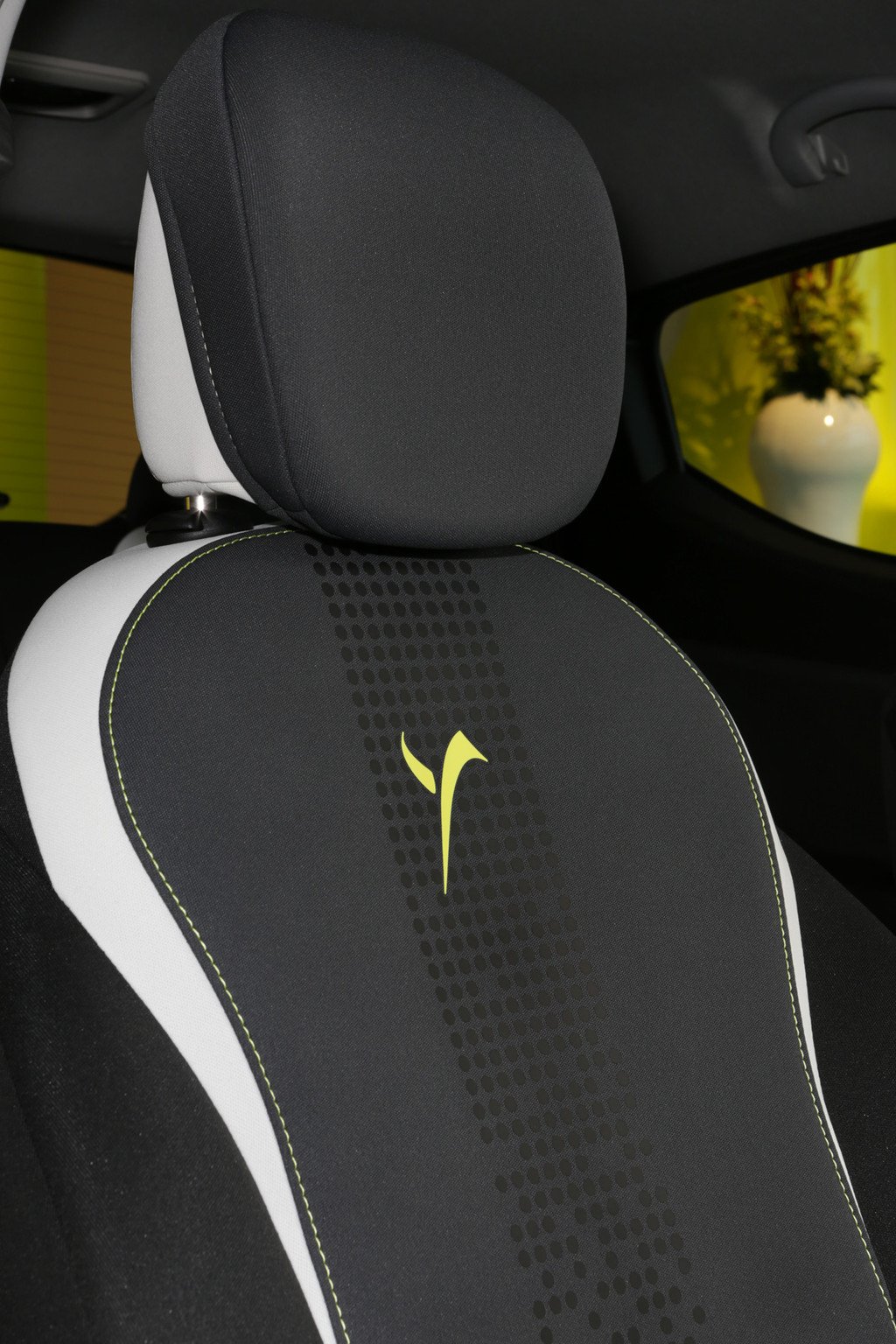 El Lancia Ypsilon estrena serie especial Elefantino ’14