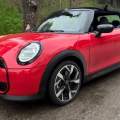 Prueba Mini Cabrio 2025: el descapotable divertido que puedes pilotar con hasta 233 CV