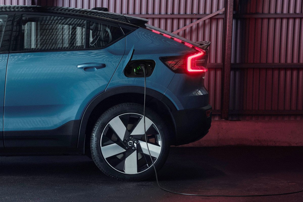 Nuevo Volvo C40: la marca sueca aumenta su gama con un SUV coupé eléctrico