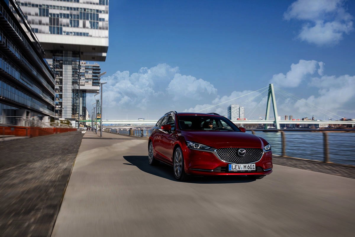 Madrid Auto 2018: nuevos Mazda 6 Signature y Mazda 2 Black Tech Edition