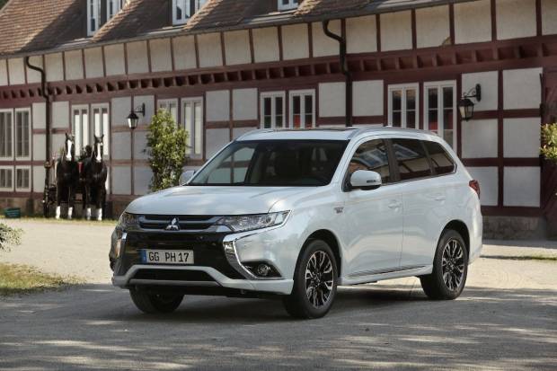 Mitsubishi Outlander PHEV 2017, sistema híbrido enchufable mejorado