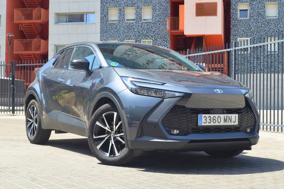 toyota C-HR 200H 2024