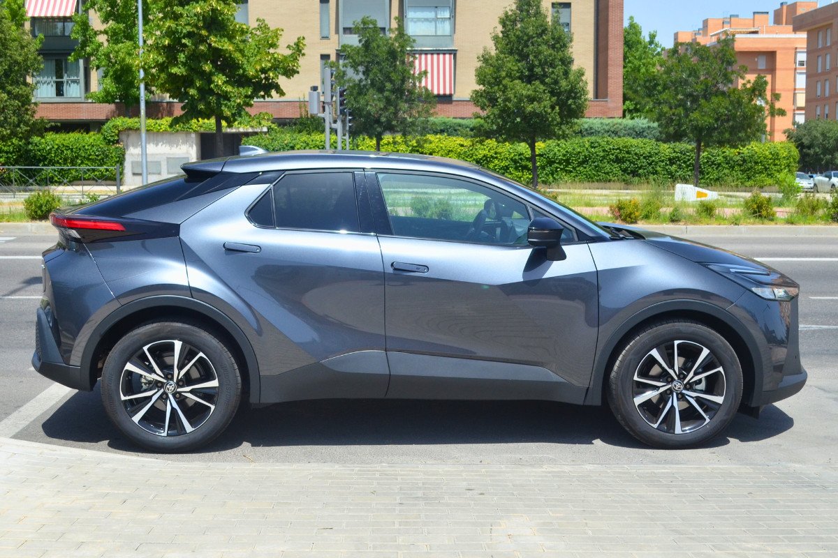 toyota C-HR 200H 2024