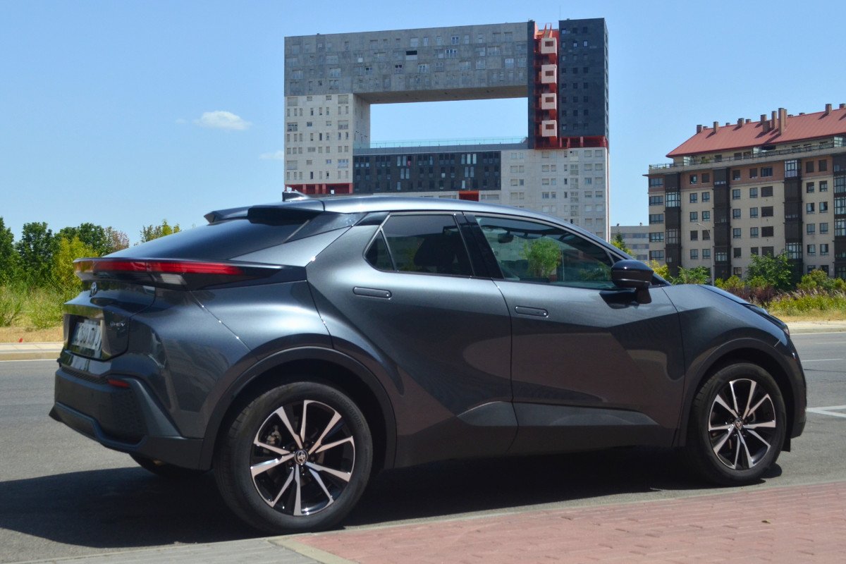 toyota C-HR 200H 2024