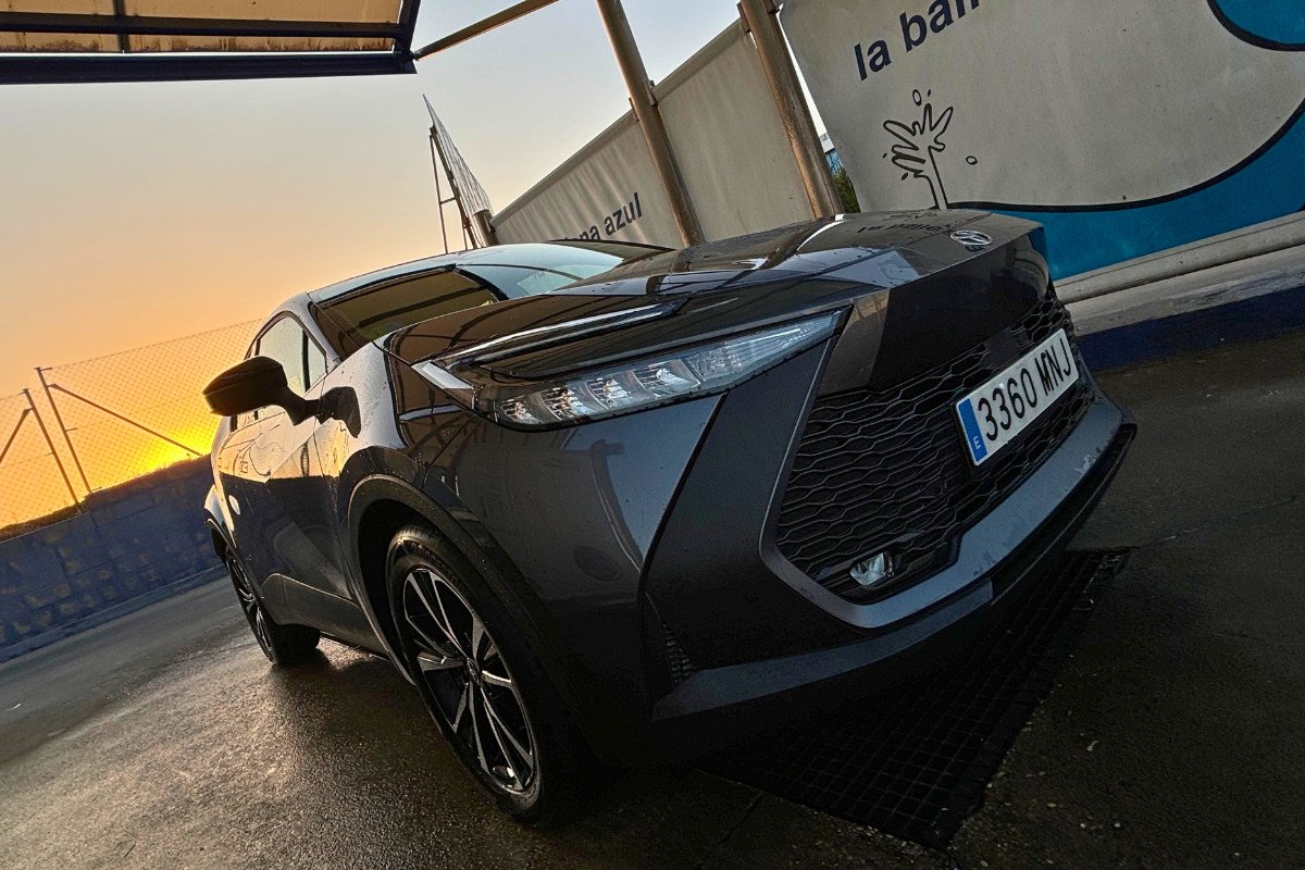 toyota C-HR 200H 2024