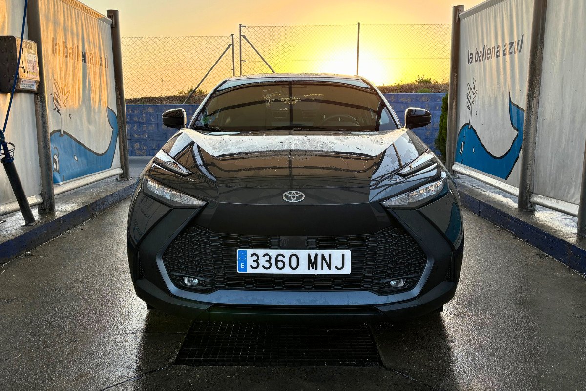 toyota C-HR 200H 2024