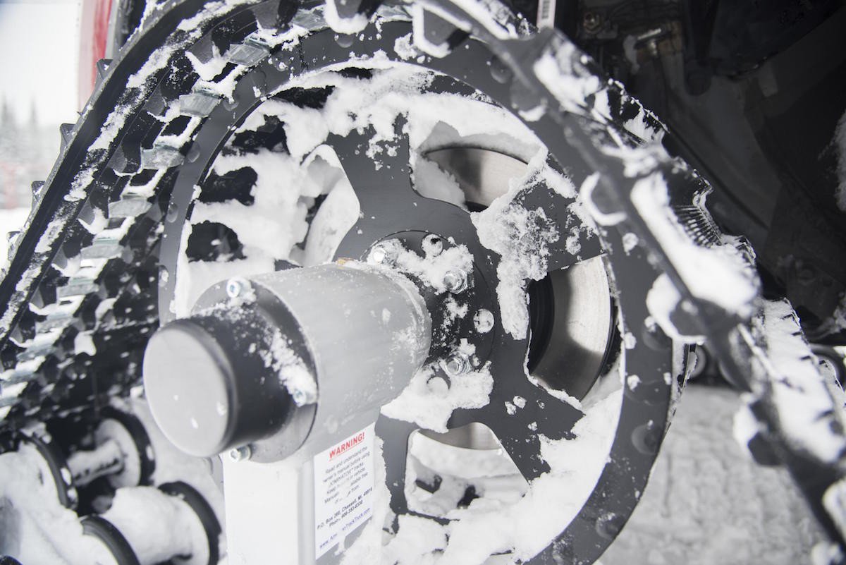 Video Nissan X-Trail con orugas para arrasar en la nieve