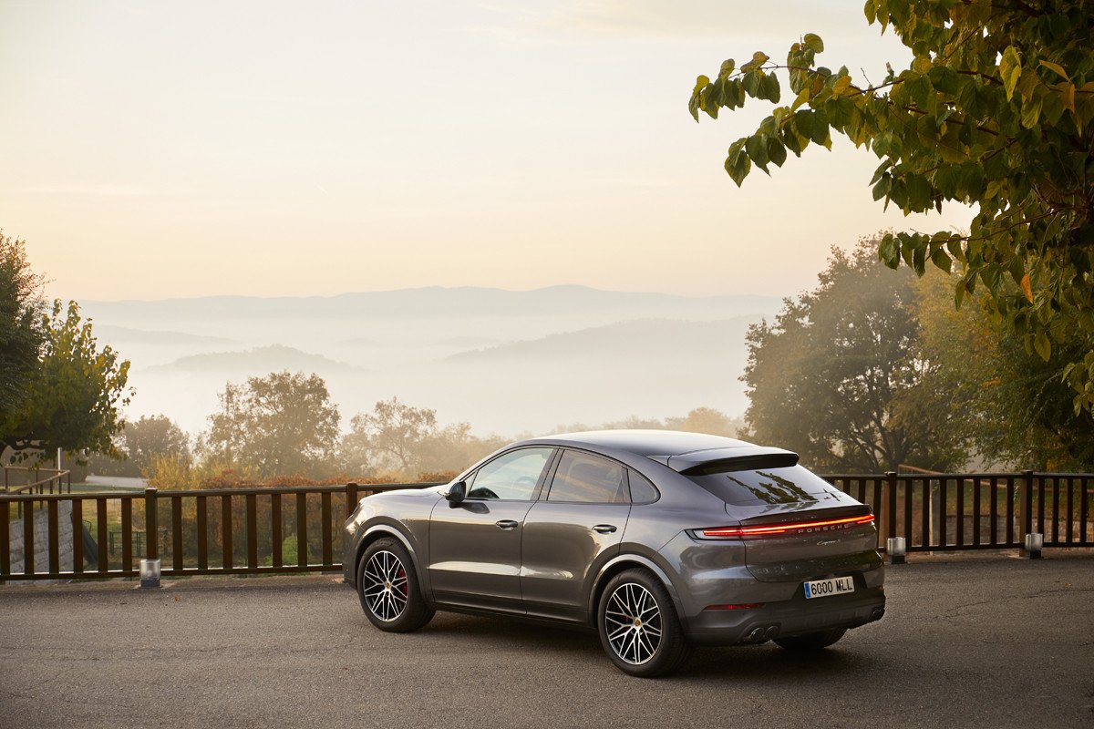 Prueba del nuevo Porsche Cayenne: el SUV que apuesta por los motores híbridos enchufables