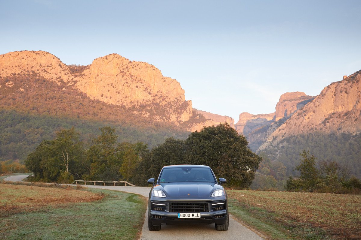 Prueba del nuevo Porsche Cayenne: el SUV que apuesta por los motores híbridos enchufables