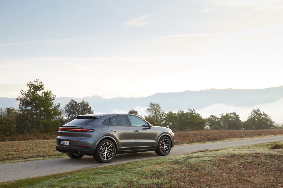 Prueba del nuevo Porsche Cayenne: el SUV que apuesta por los motores híbridos enchufables