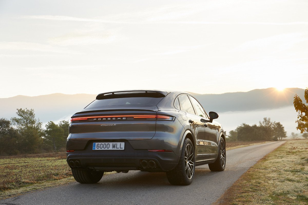 Prueba del nuevo Porsche Cayenne: el SUV que apuesta por los motores híbridos enchufables