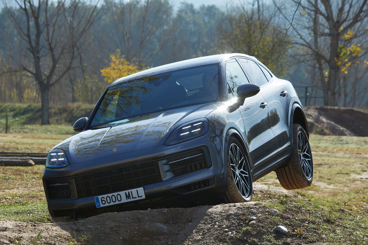 Prueba del nuevo Porsche Cayenne: el SUV que apuesta por los motores híbridos enchufables
