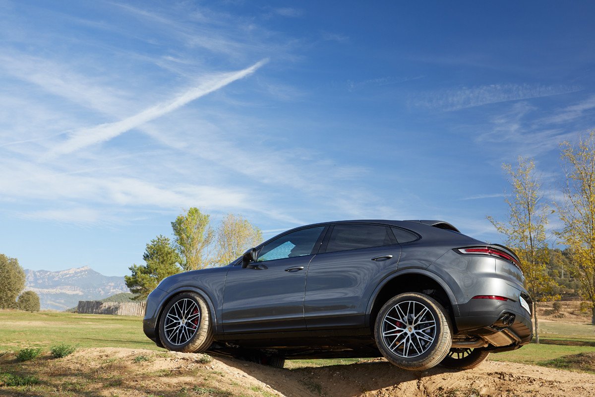 Prueba del nuevo Porsche Cayenne: el SUV que apuesta por los motores híbridos enchufables