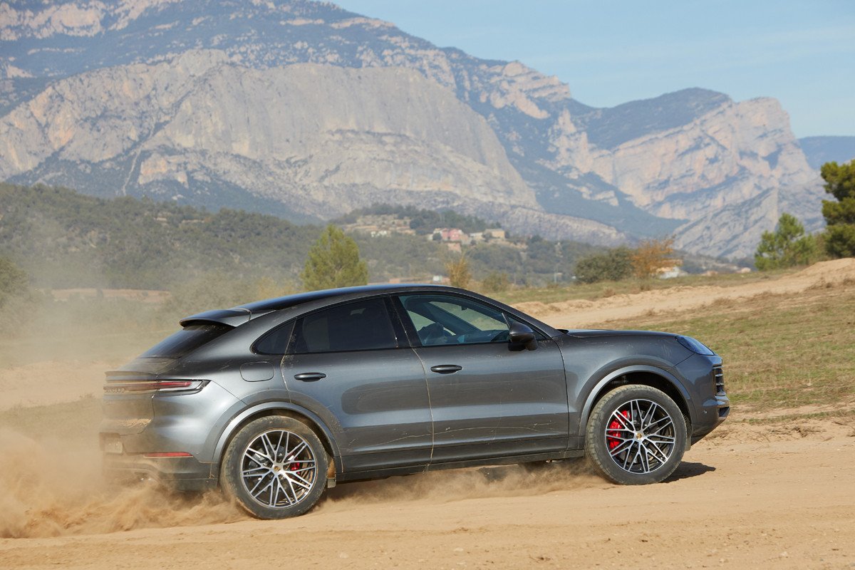 Prueba del nuevo Porsche Cayenne: el SUV que apuesta por los motores híbridos enchufables