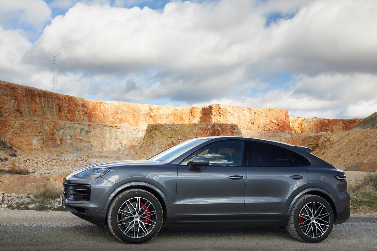 Prueba del nuevo Porsche Cayenne: el SUV que apuesta por los motores híbridos enchufables