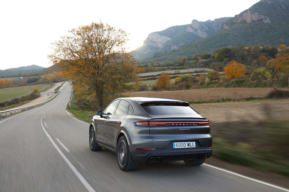 Prueba del nuevo Porsche Cayenne: el SUV que apuesta por los motores híbridos enchufables